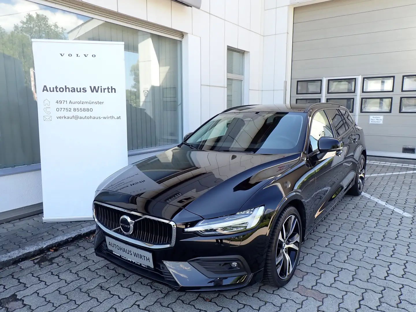 Volvo V60 B4 Mild Hybrid Core / Lichtpak. / Fahrerasspak. Schwarz - 1