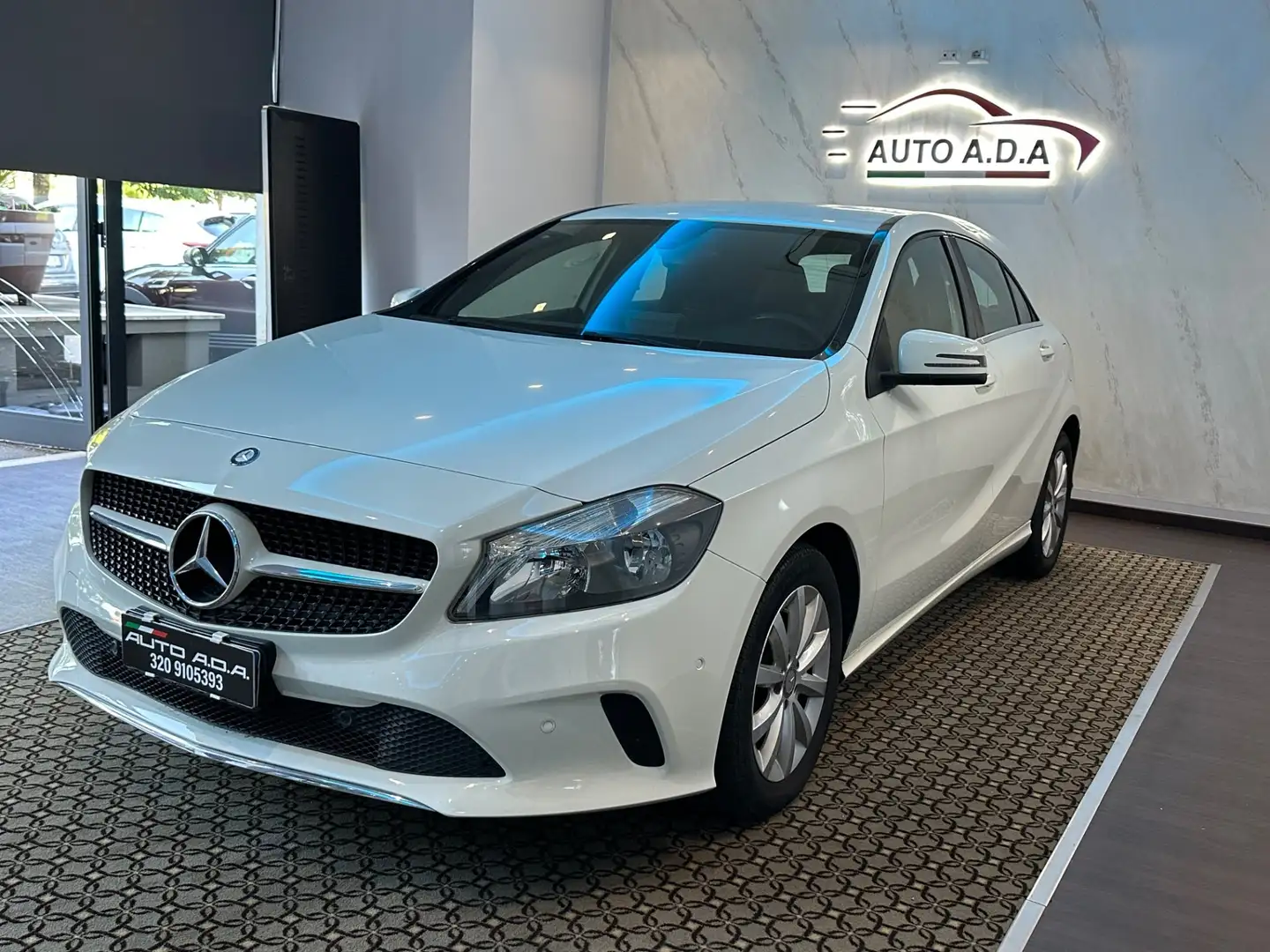 Mercedes-Benz A 180 A 180 d Sport Wit - 2