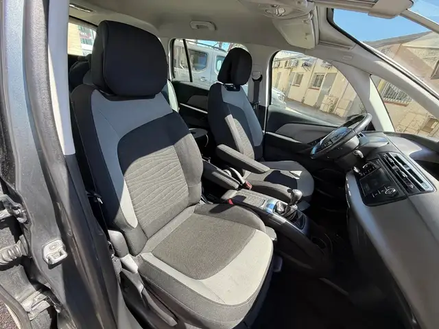 Citroen Grand C4 Picasso view 13