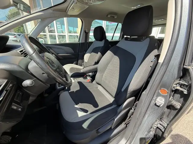 Citroen Grand C4 Picasso view 10