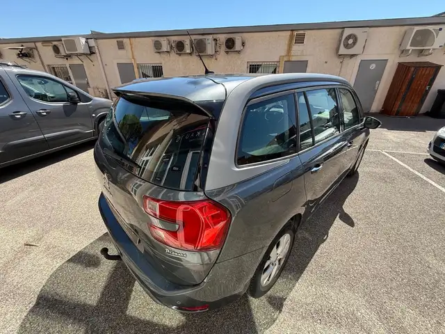 Citroen Grand C4 Picasso view 4
