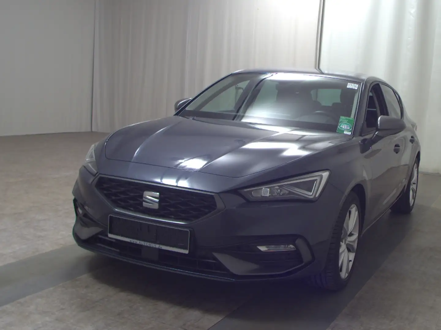 SEAT Leon 2.0 TDI FR-Line Navi LED vc RFK Shz AHK Grau - 2