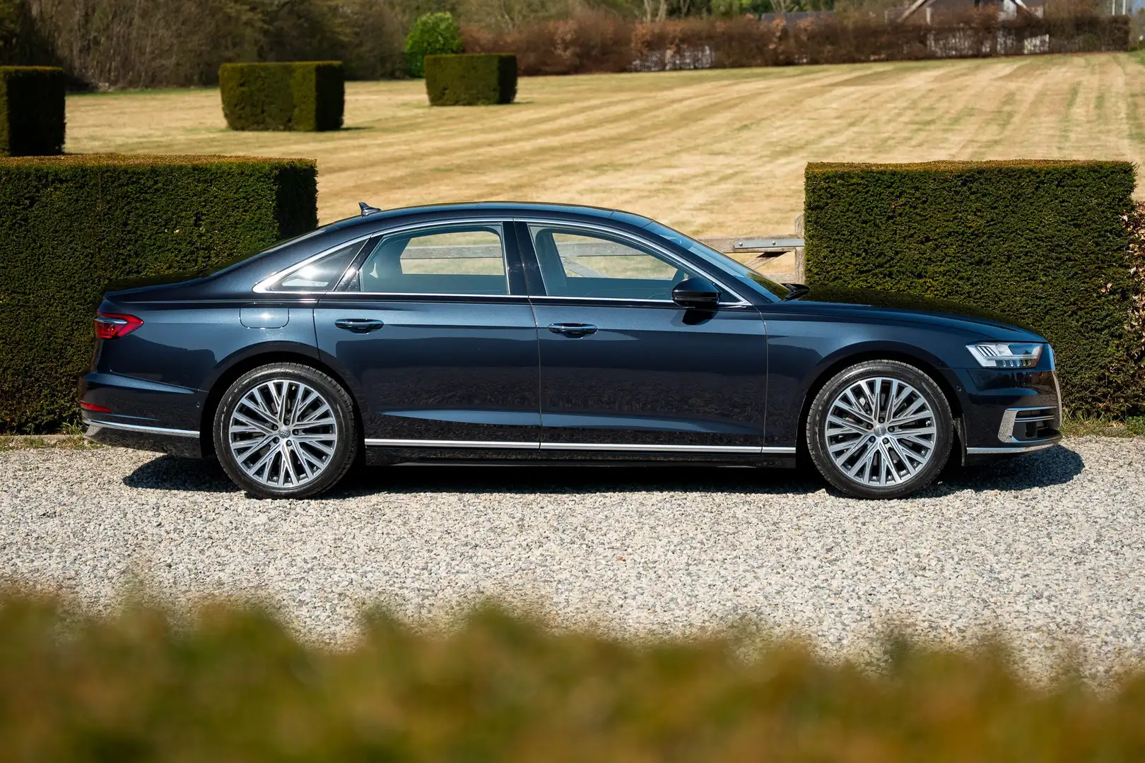 Audi A8 55 TFSI Quattro Bleu - 2