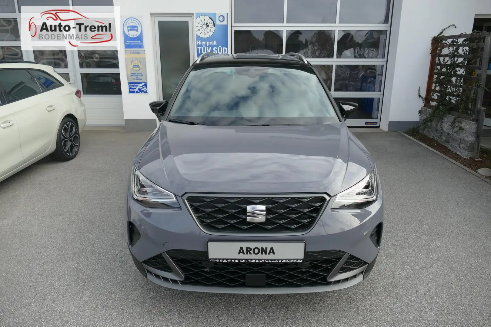 SEAT Arona FR 1.5 TSI DSG 150 PS AHK Navi SHZ Kamera 18" U... Grau - 2