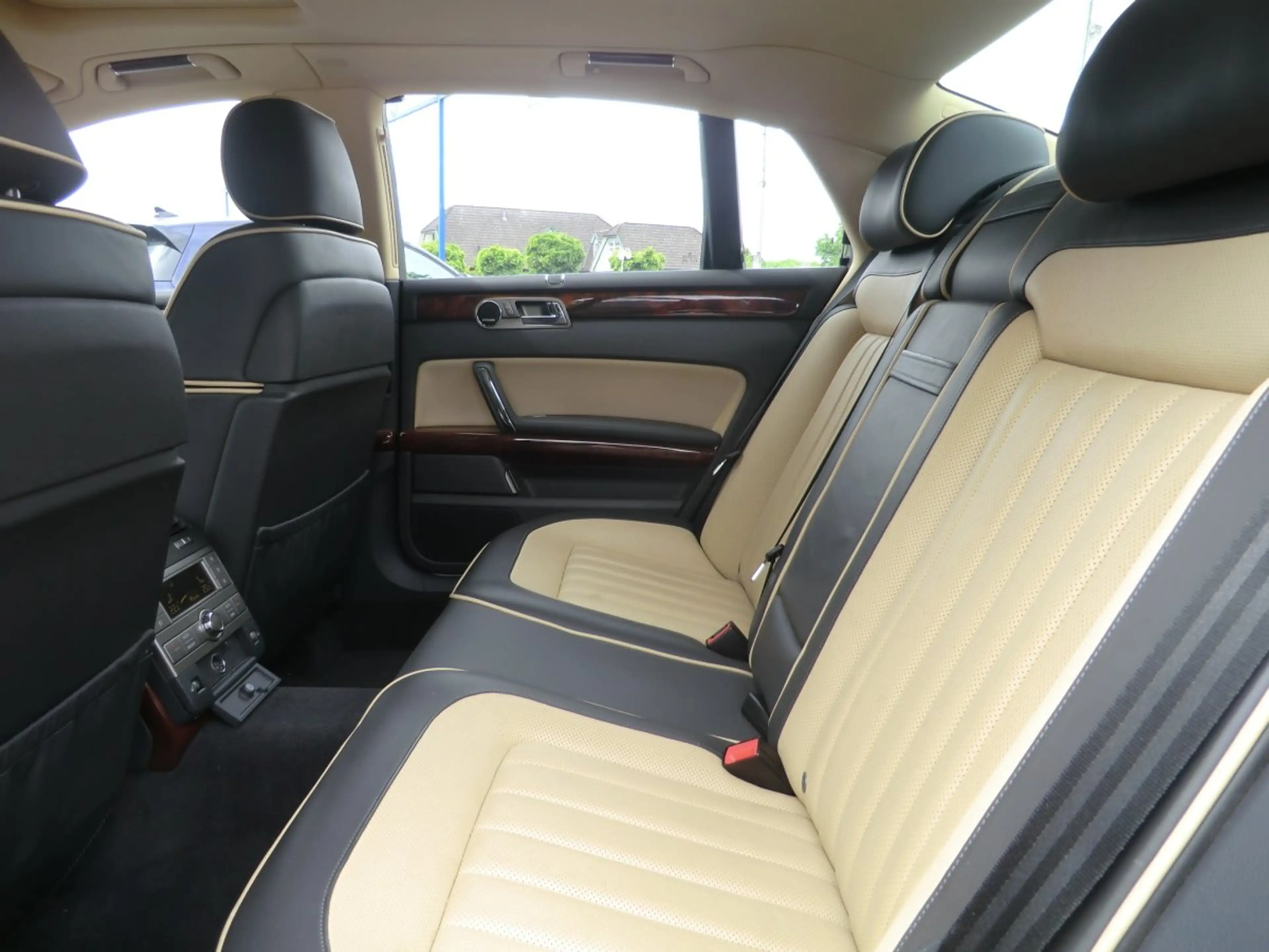 Volkswagen Phaeton V6 TDI 5-Sitzer AHK DYNAUDIO STDHZ ACC SD NAVI — photo 8