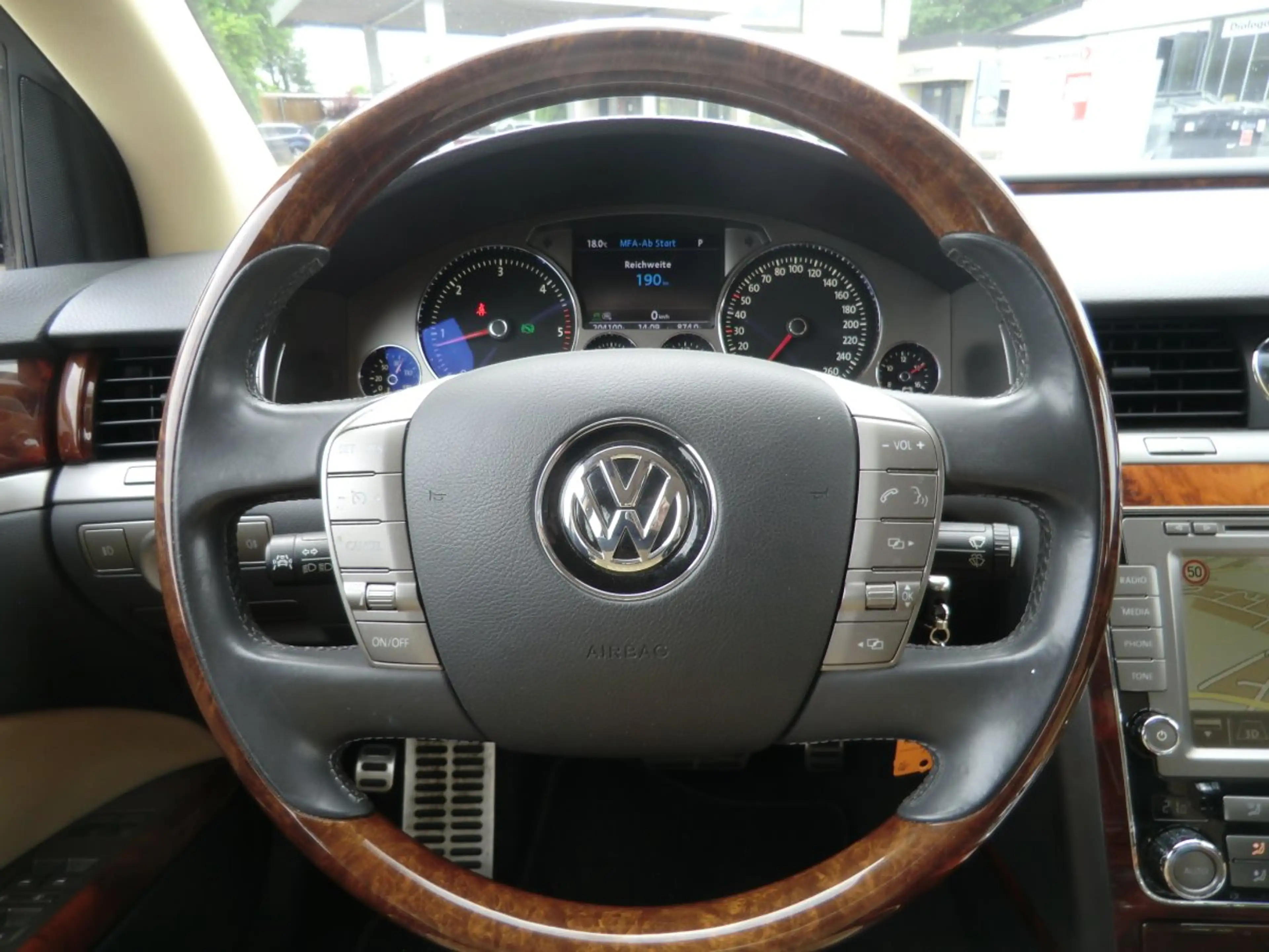 Volkswagen Phaeton V6 TDI 5-Sitzer AHK DYNAUDIO STDHZ ACC SD NAVI — photo 13