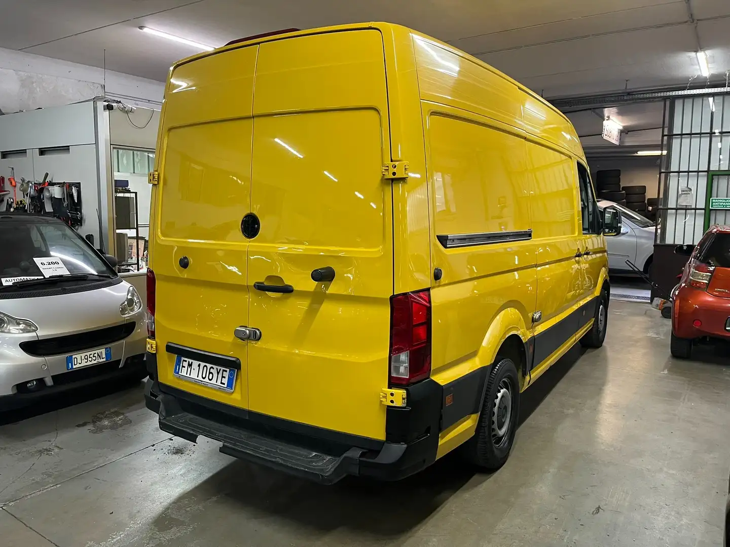 Volkswagen Crafter 2.0 TDI, 3 posti, EURO 6 Giallo - 2