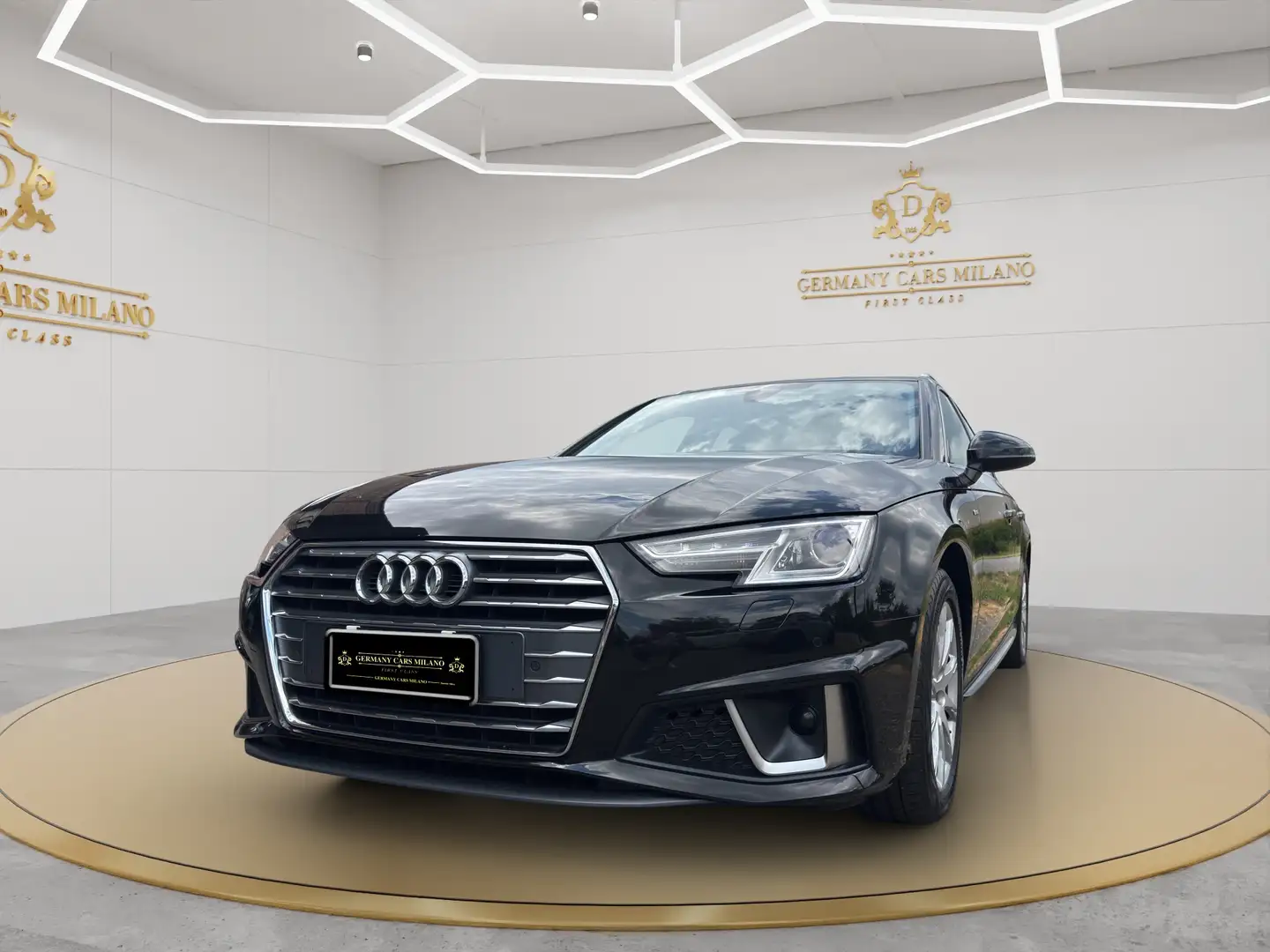 Audi A4 A4 Avant 35 2.0 tdi S line s-tronic Virtual Led Noir - 1