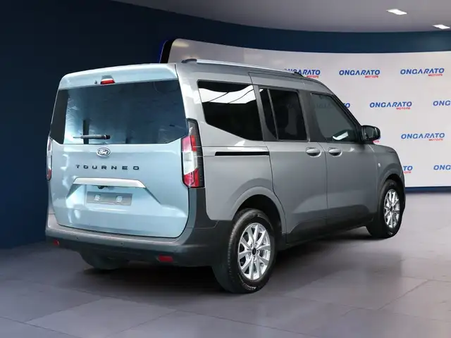 Ford Tourneo Courier view 4