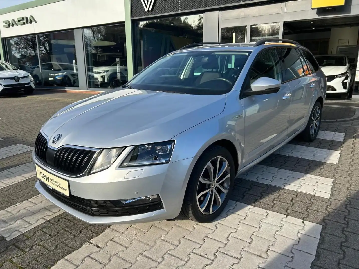 Skoda Octavia Soleil 2.0 TDi DSG Plateado - 2