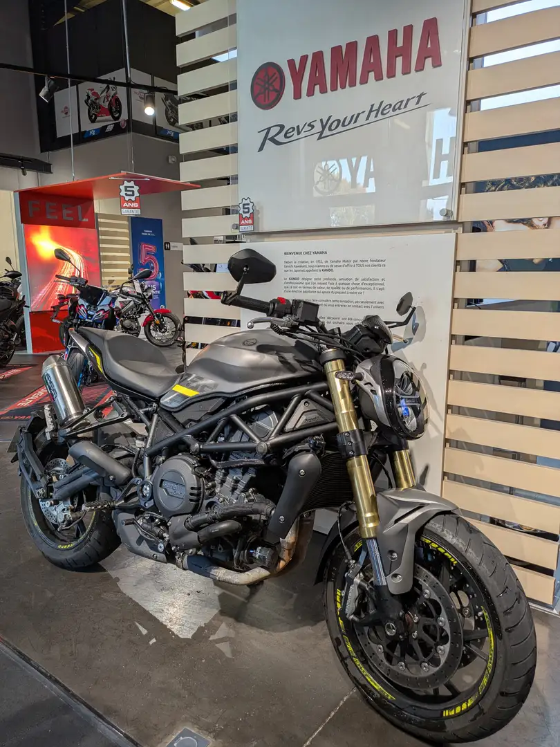 Benelli 752 S Grijs - 1