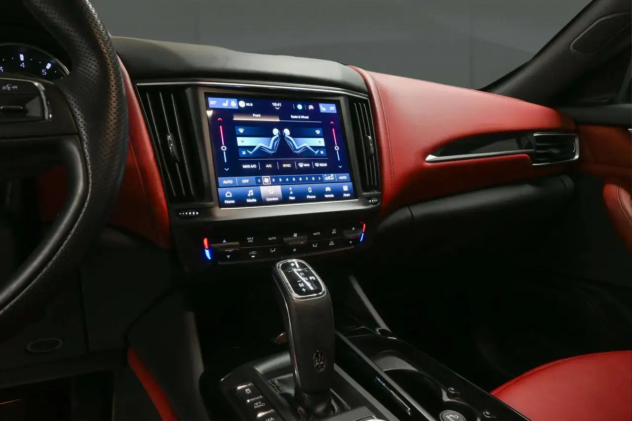 Maserati Levante снимка Maserati Levante