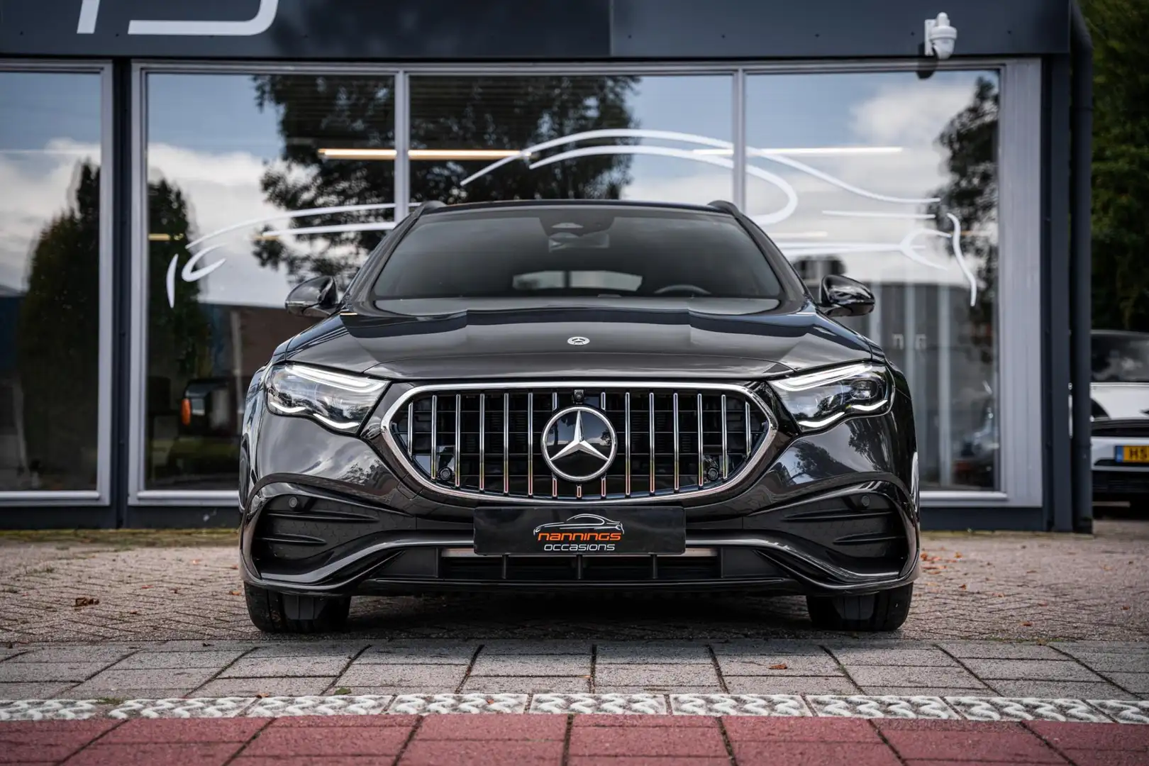 Mercedes-Benz E 300 Estate e AMG Line|Distronic|Black edition|Burmeste Zwart - 2