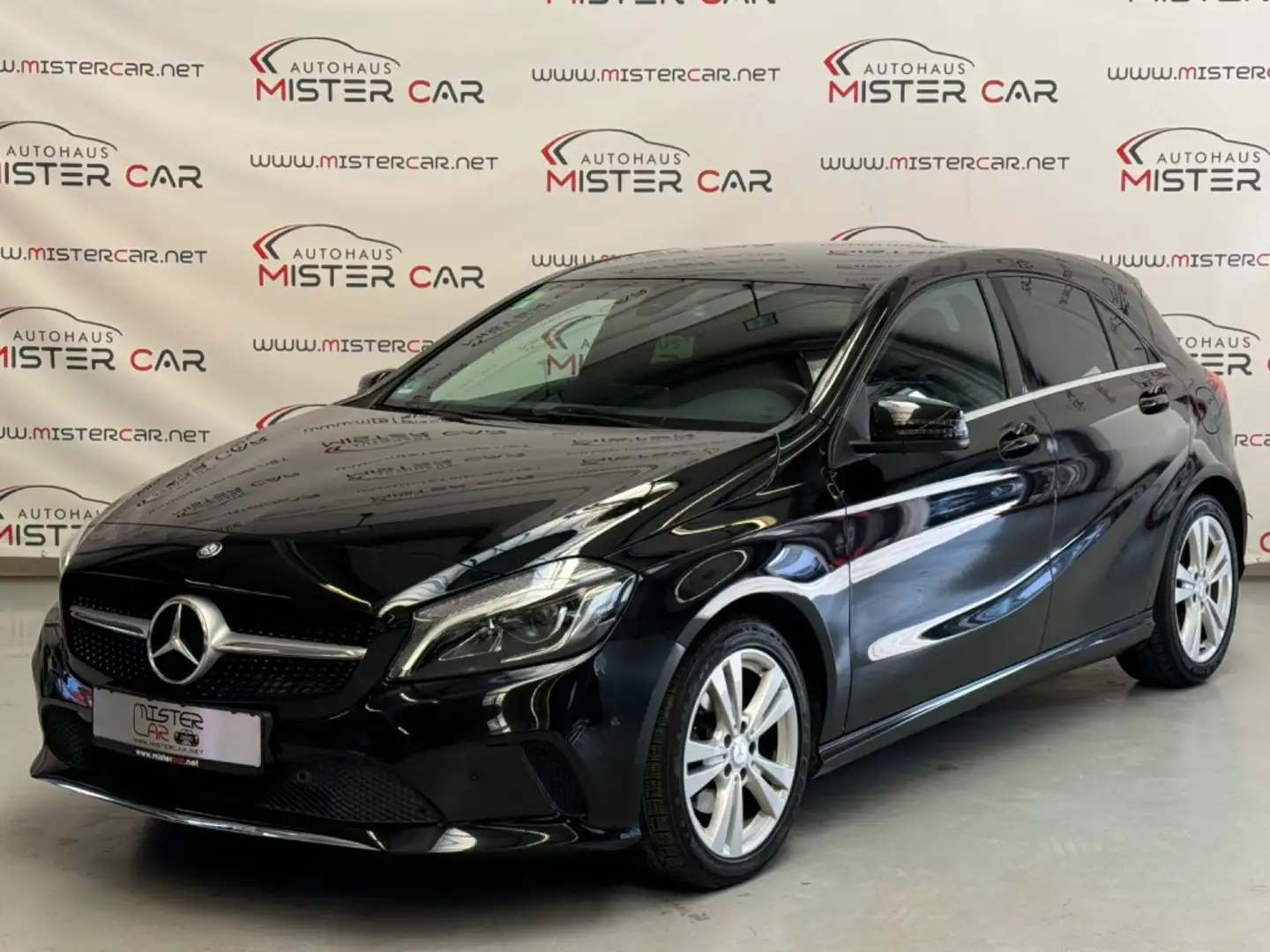 Mercedes-Benz A 180 BE STANDH/LED/NAVI/MEMORY/PDC/SHZ/ALU Schwarz - 1