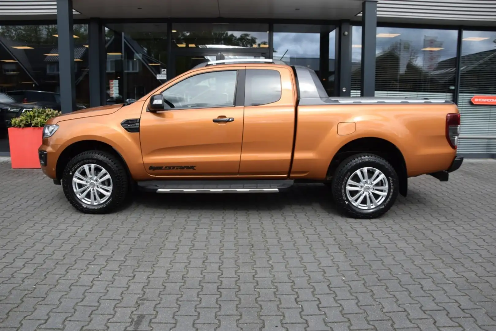 Ford Ranger 2.0 ECOBLEU WILDTRACK SUPERCAB A/T VAN Oranje - 2