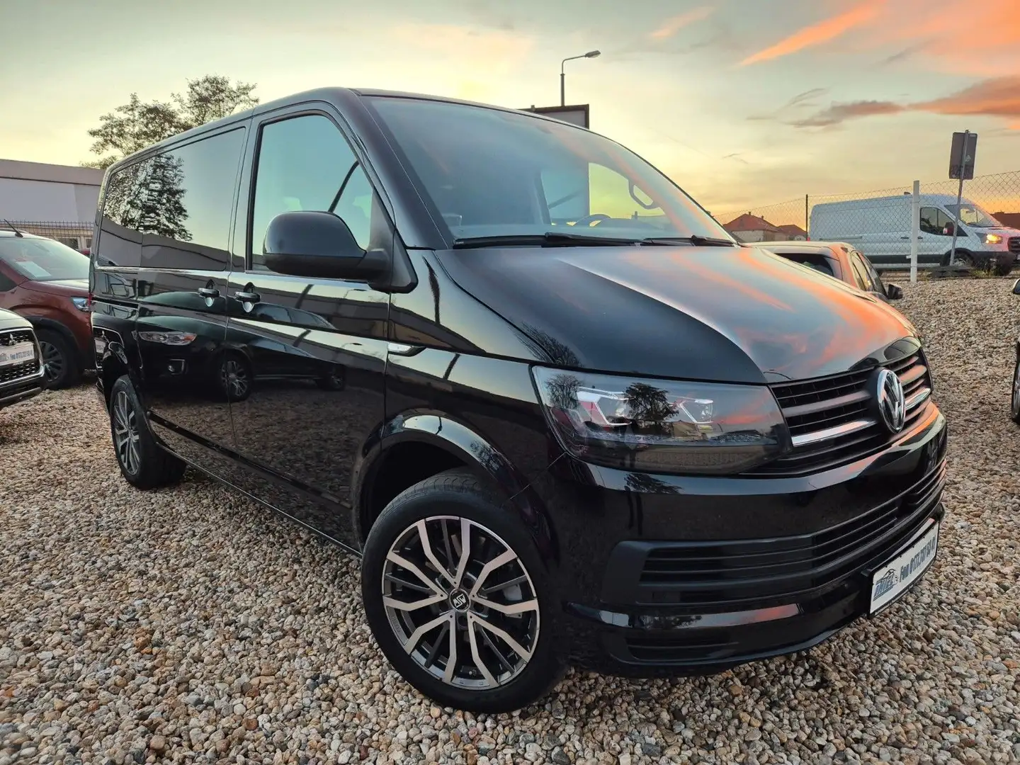 Volkswagen T6 Multivan LED AHK 18 Zoll St. Hz. Schwarz - 2