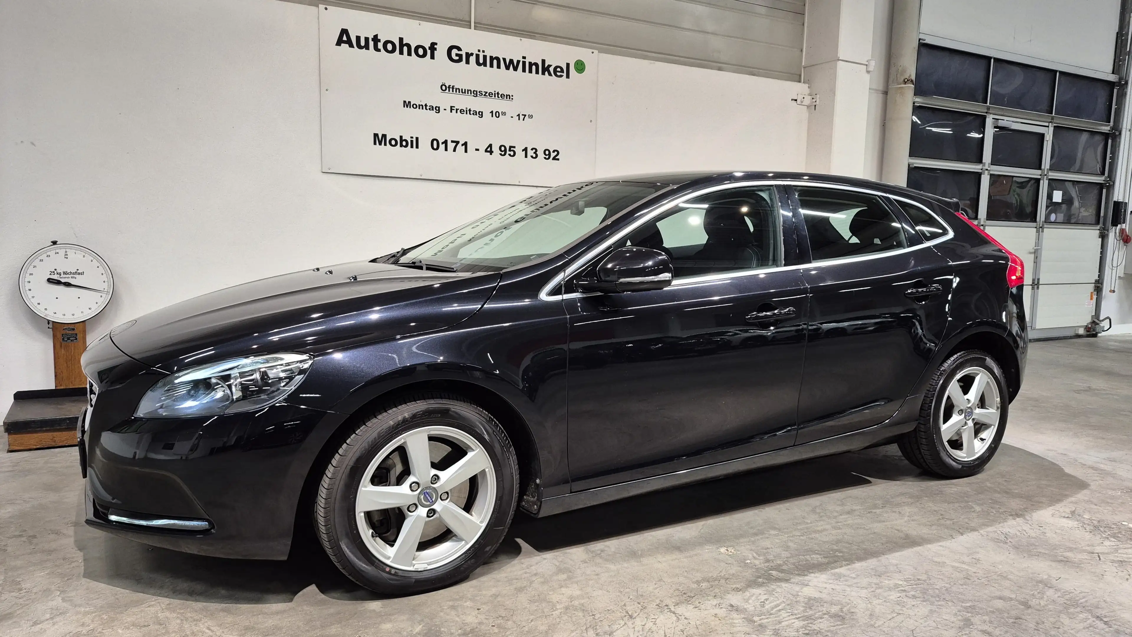 Volvo V40 D3 Momentum - Teilleder + Xenon + 8 x Alu — photo 3
