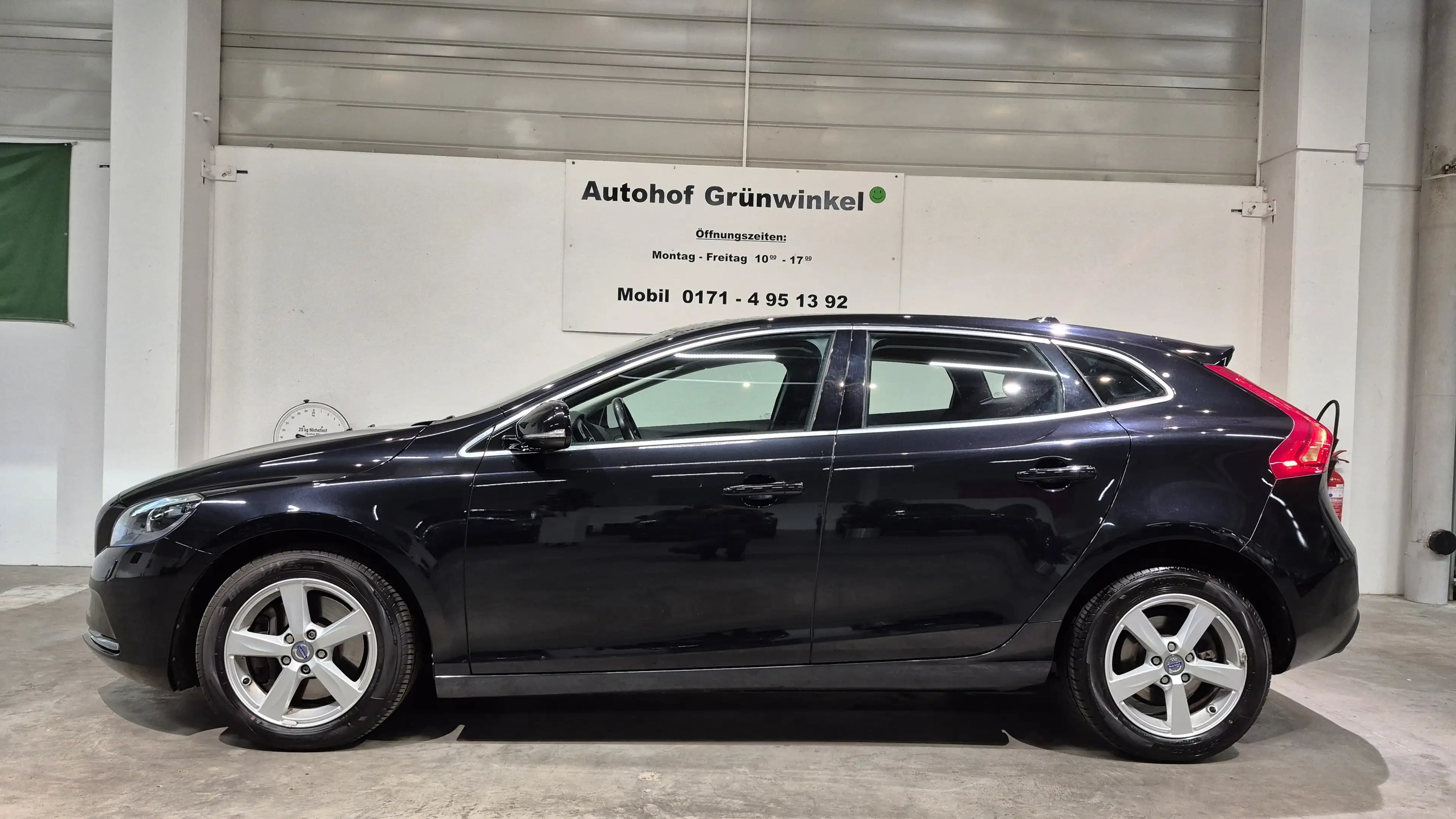 Volvo V40 D3 Momentum - Teilleder + Xenon + 8 x Alu — photo 7