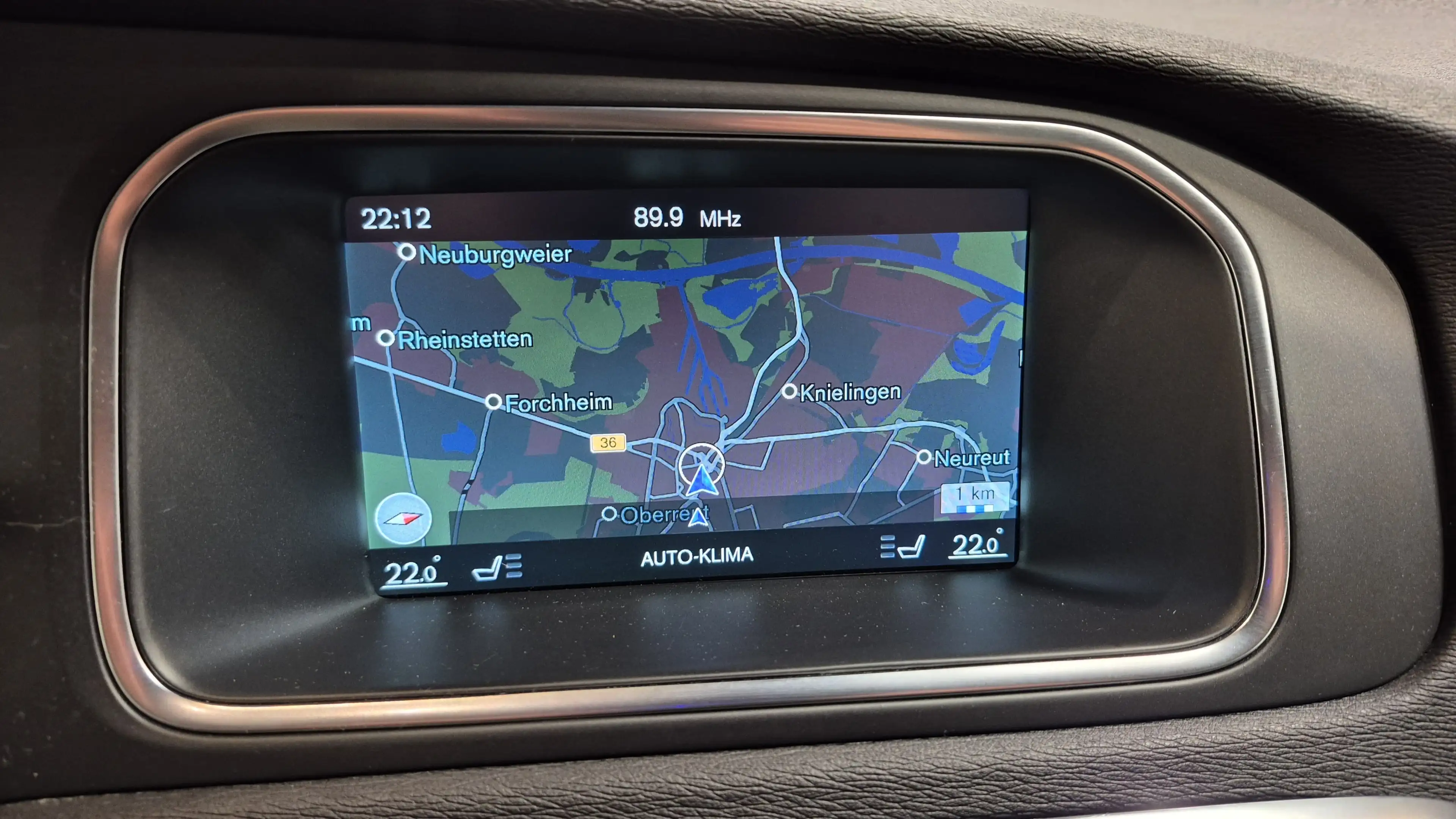 Volvo V40 D3 Momentum - Teilleder + Xenon + 8 x Alu — photo 14