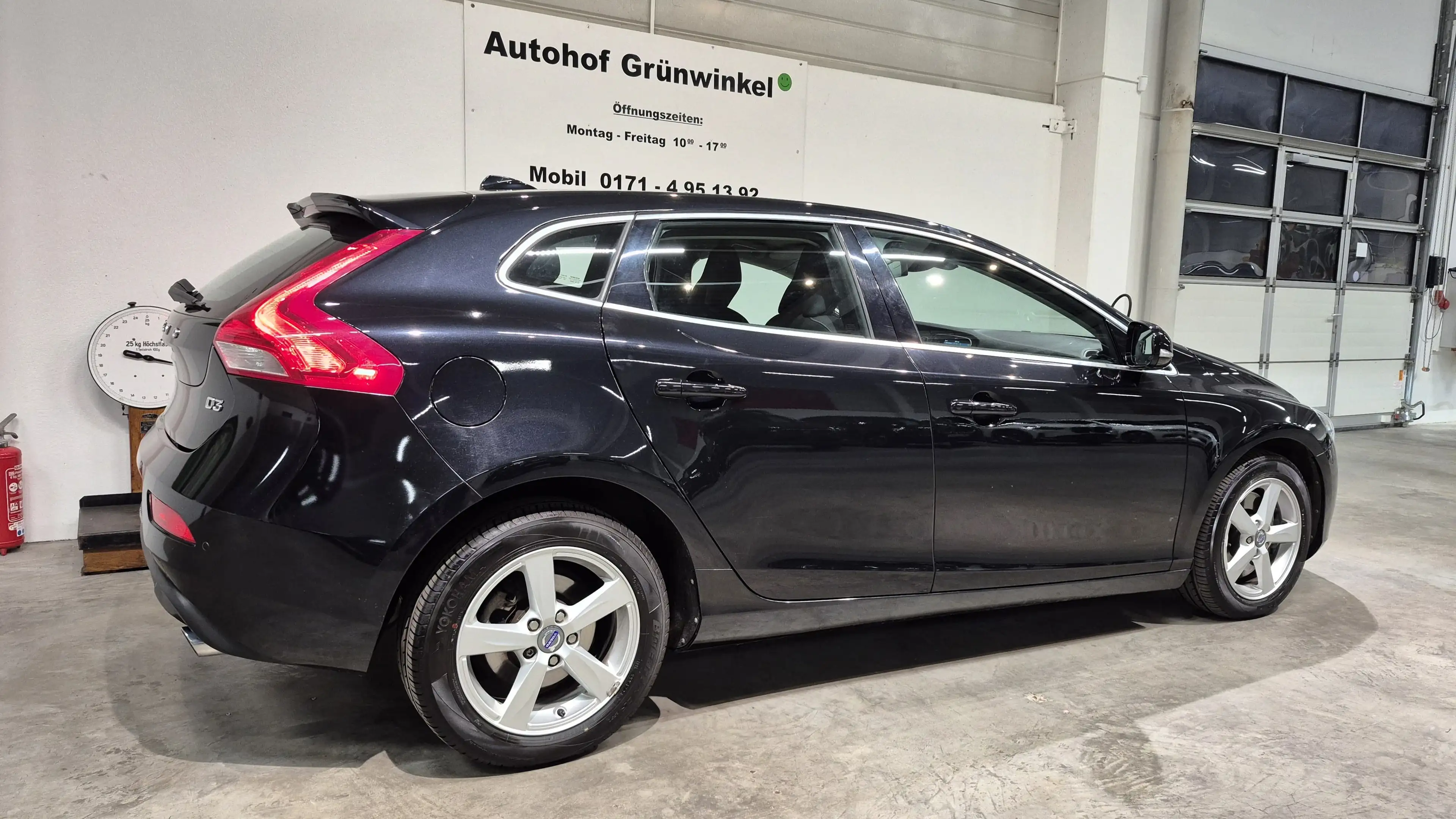 Volvo V40 D3 Momentum - Teilleder + Xenon + 8 x Alu — photo 2