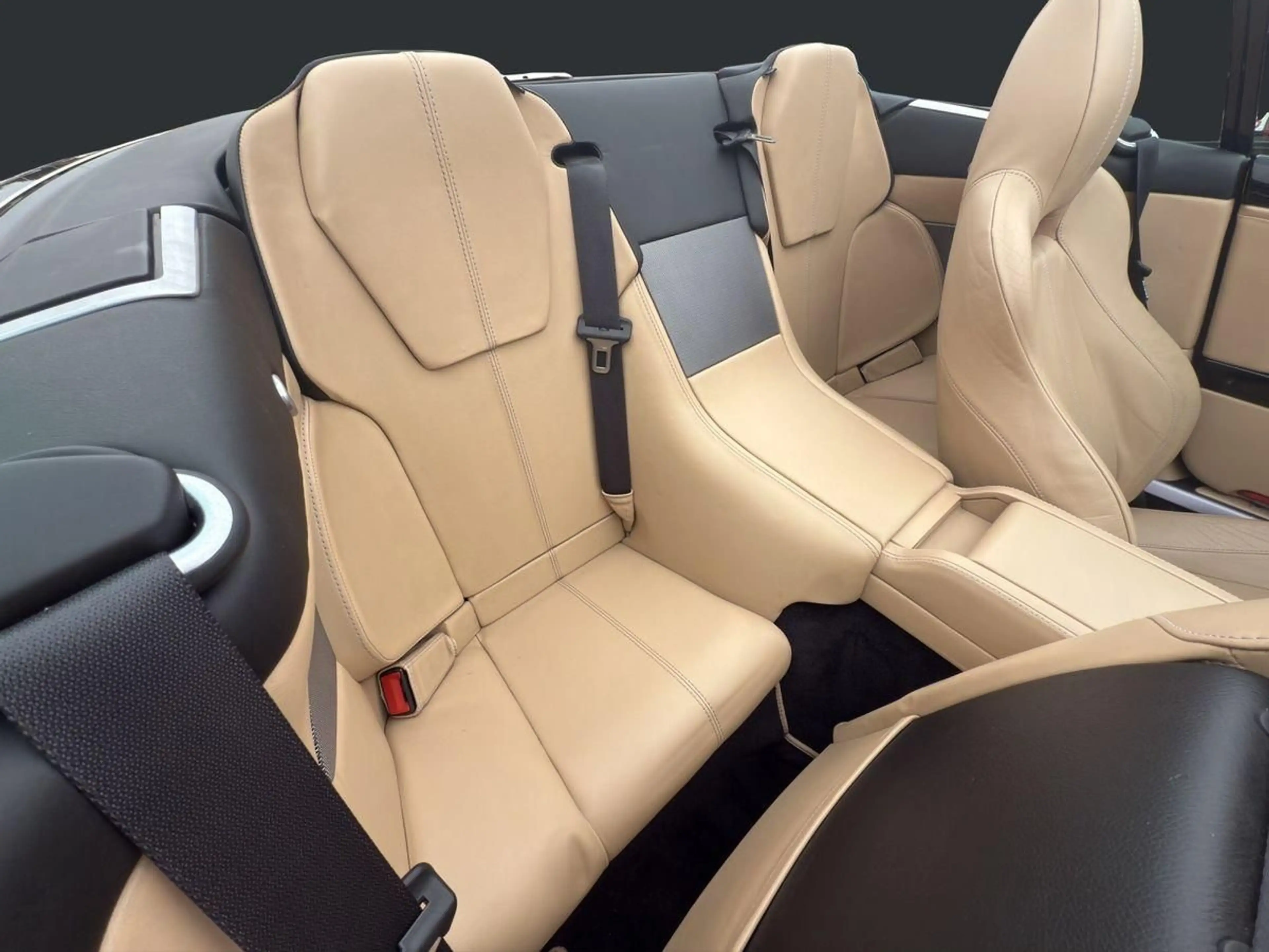 Aston Martin DB9 Cabriolet 6.0 V12*Navi*Xenon*Sportsitze*PDC* — photo 13