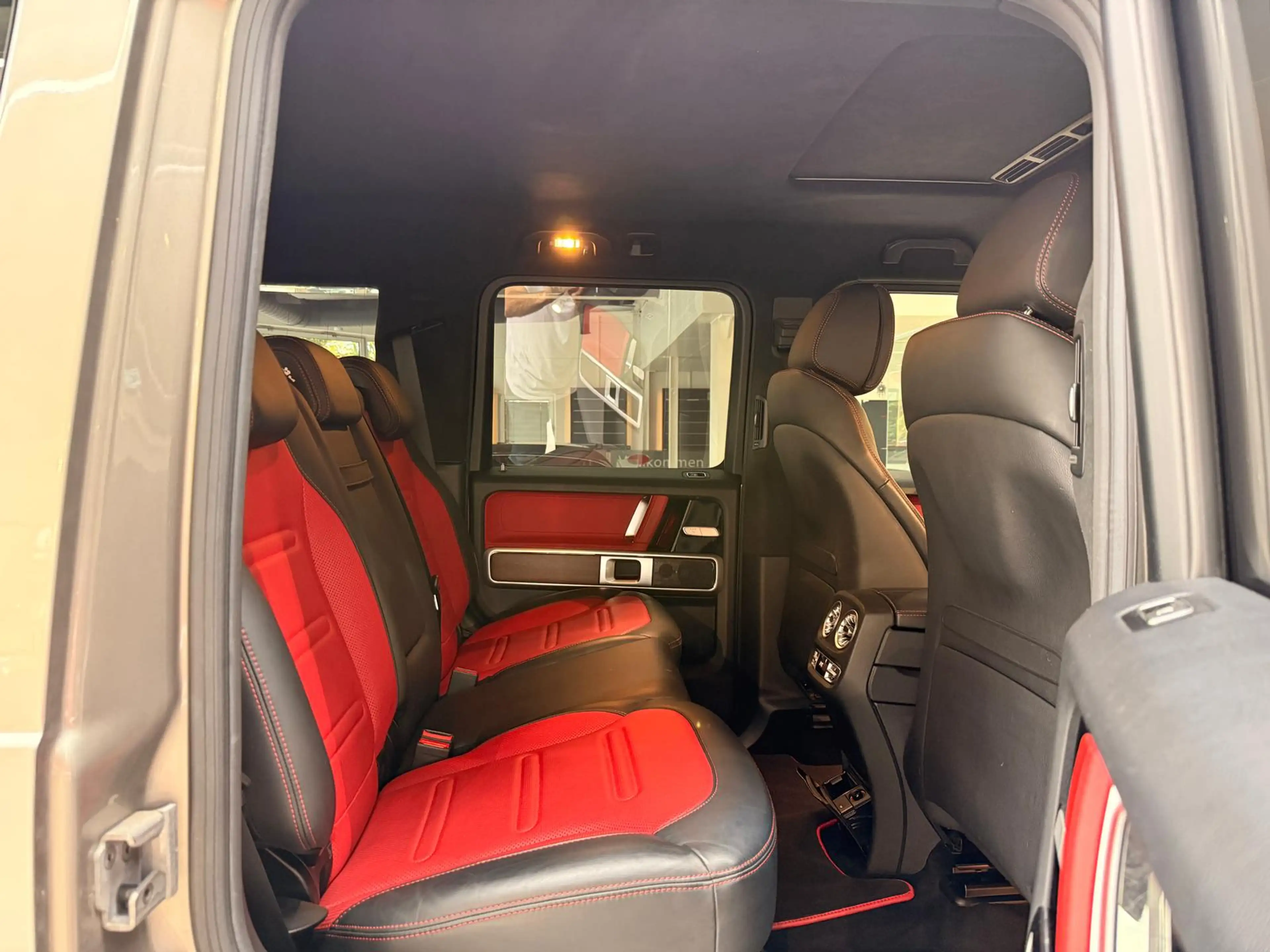 Mercedes-Benz G 500 4.0 V8 S-Dach*StHzg*Massage*Distr+*360° — photo 25