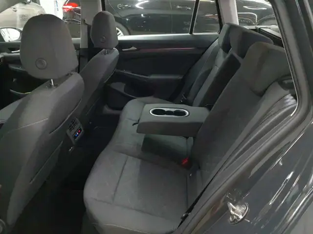 Volkswagen Golf view 8