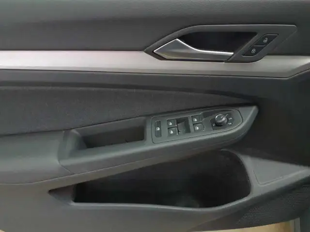 Volkswagen Golf view 4