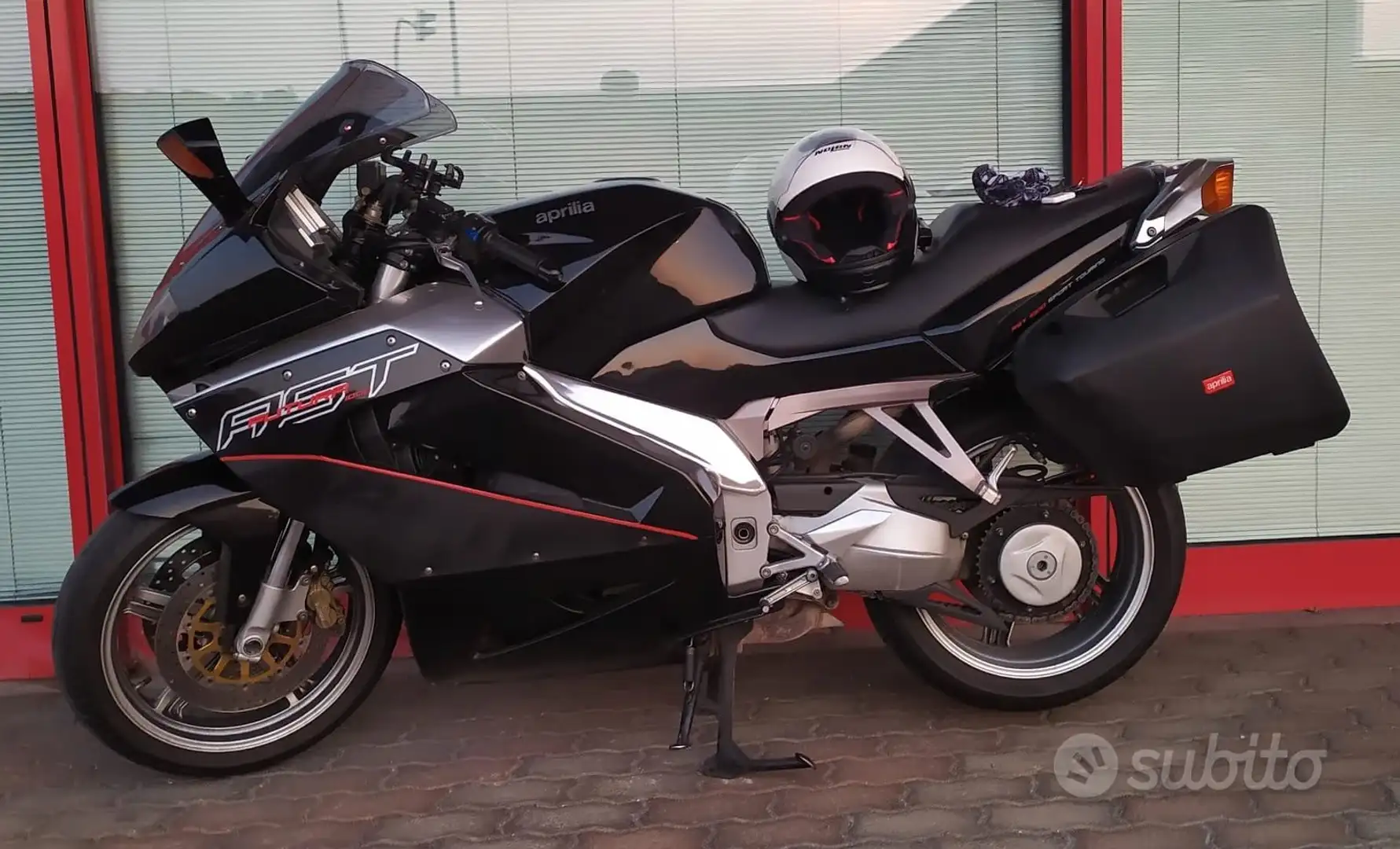 Aprilia RST 1000 Noir - 1