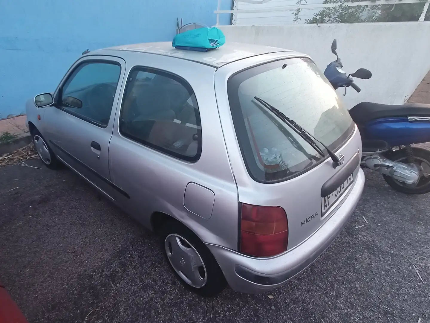 Nissan Micra Micra I / II 1990 3p 1.0 siva - 1