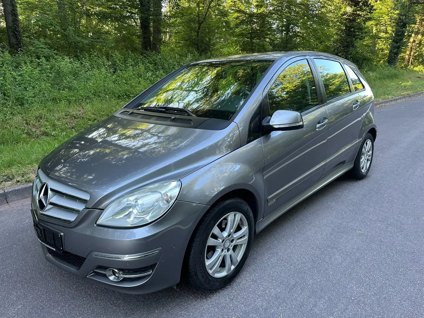 Mercedes-Benz B 200 B 200 CDI  -- AUTOMATIK -- TÜV-ASU 06/2026 Grau - 2