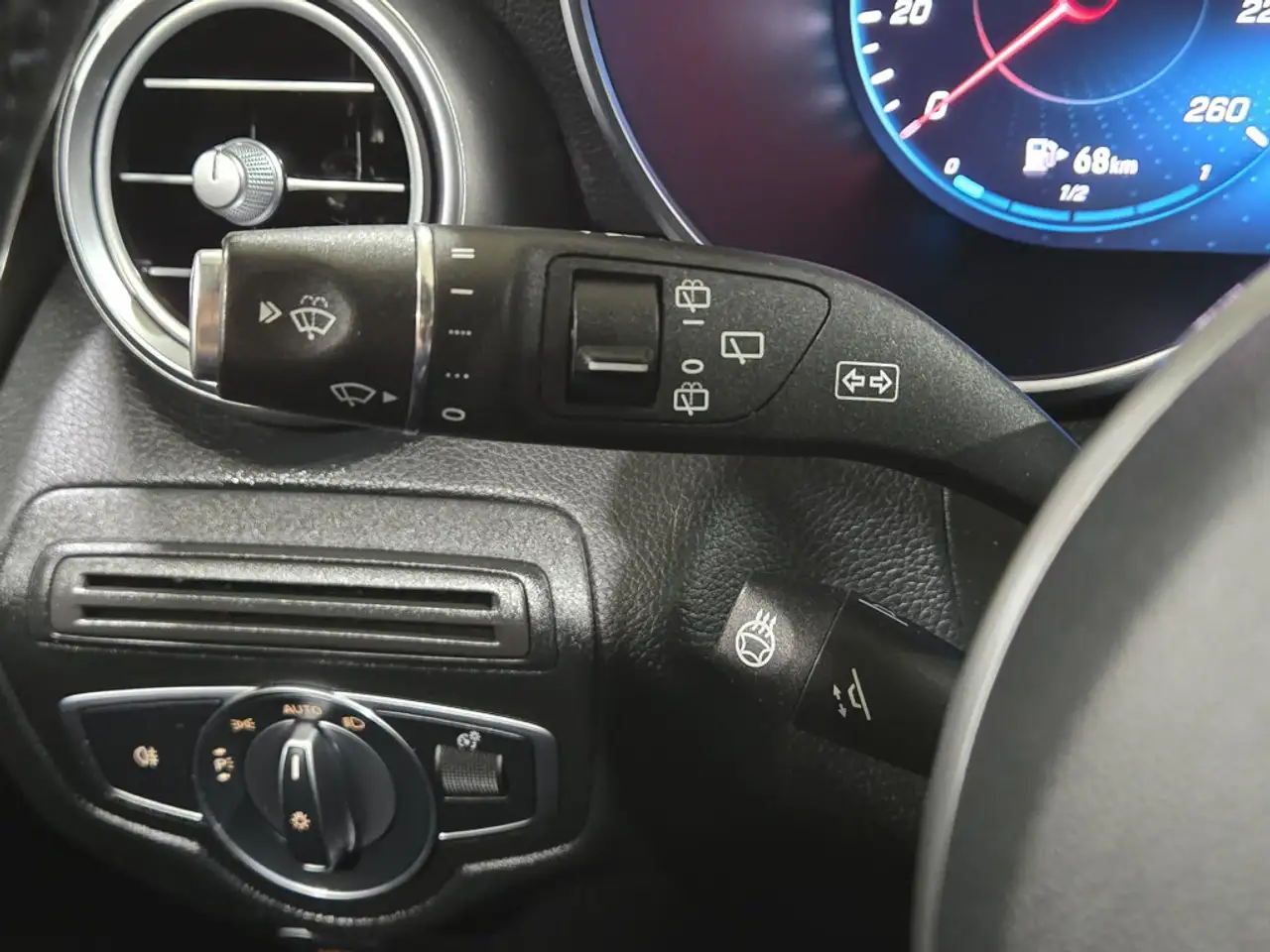 Mercedes-Benz GLC снимка Mercedes-Benz GLC