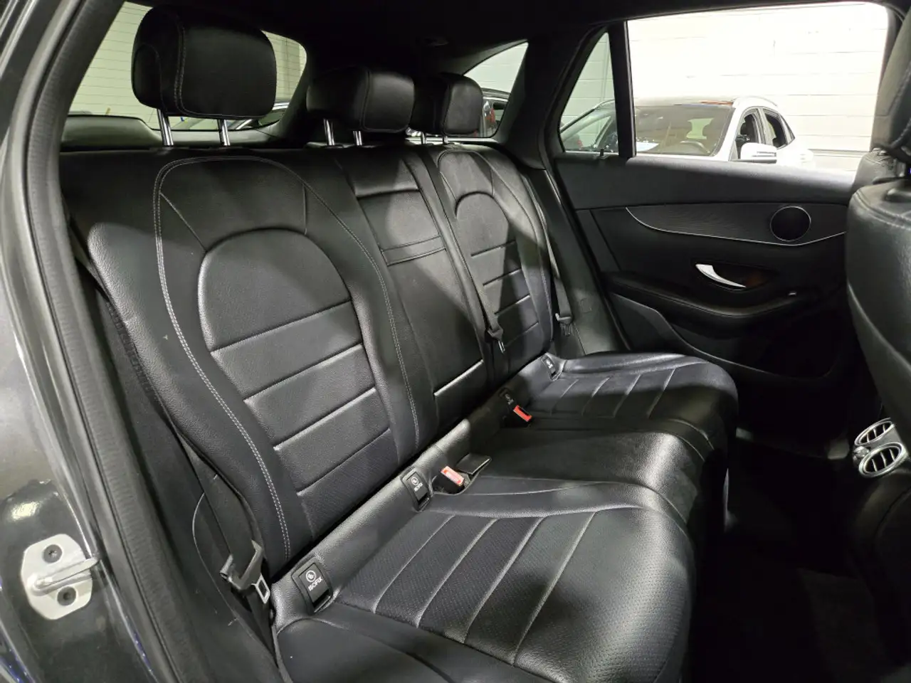 Mercedes-Benz GLC снимка Mercedes-Benz GLC