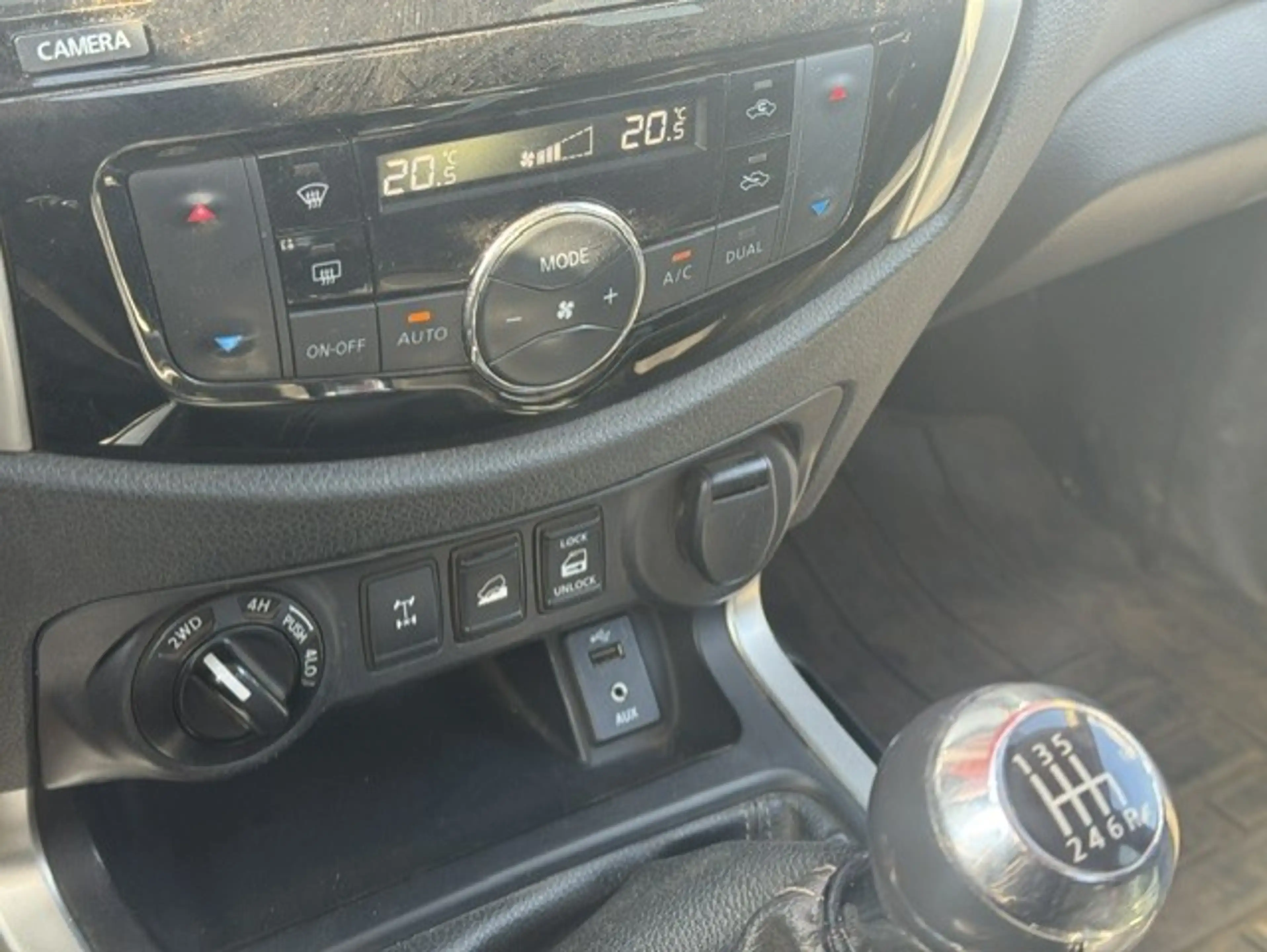 Nissan Navara 2.3 dCi N-Connecta King Cab 4WD - 1e eigenaar — photo 14