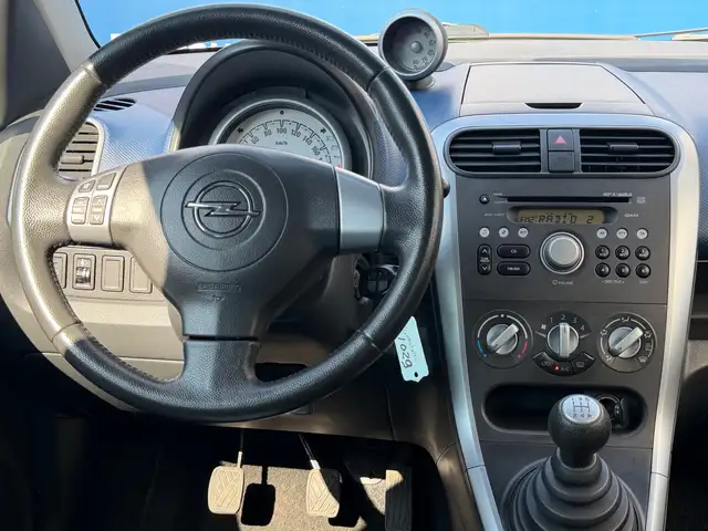 Opel Agila view 4