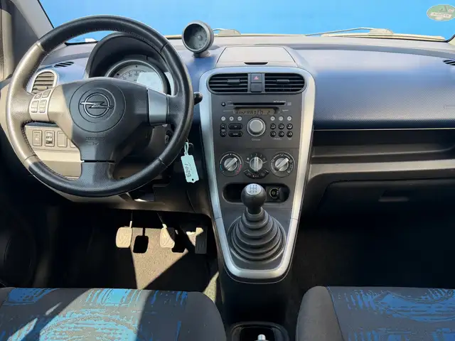 Opel Agila view 2