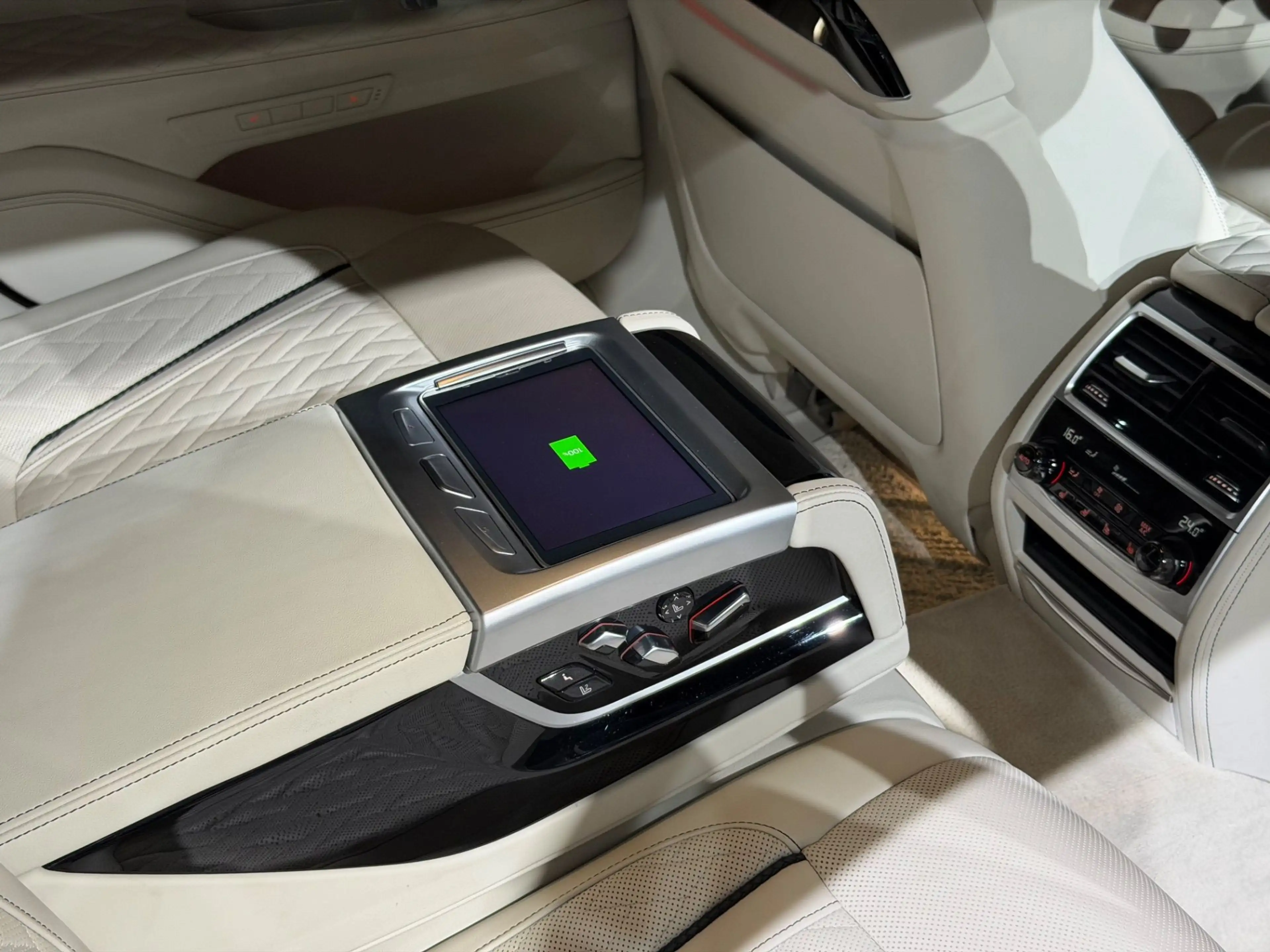 BMW 750 i xDrive Aut. M Paket / INDIVIDUAL / Vollaustattu — photo 20