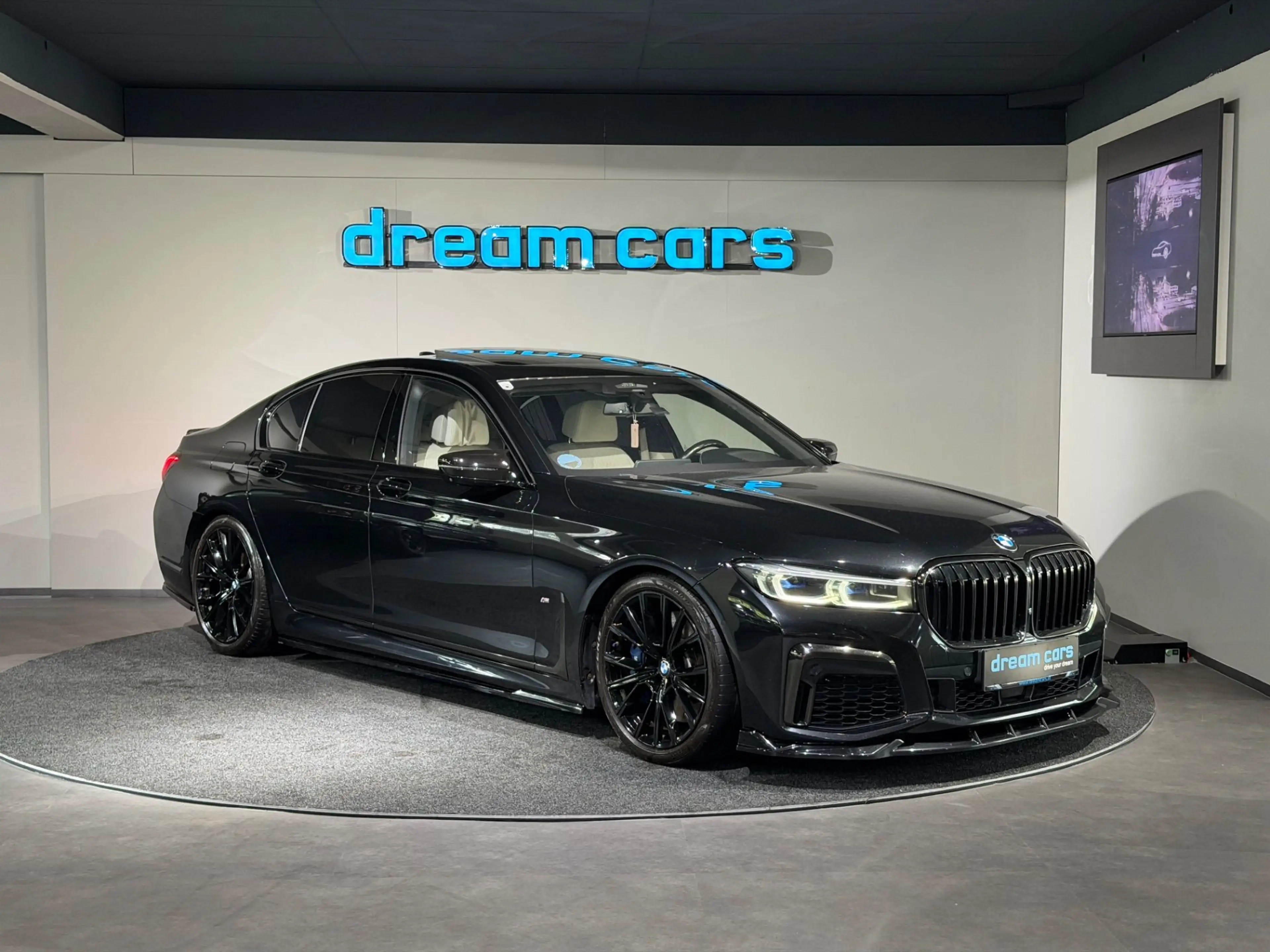 BMW 750 i xDrive Aut. M Paket / INDIVIDUAL / Vollaustattu — photo 17