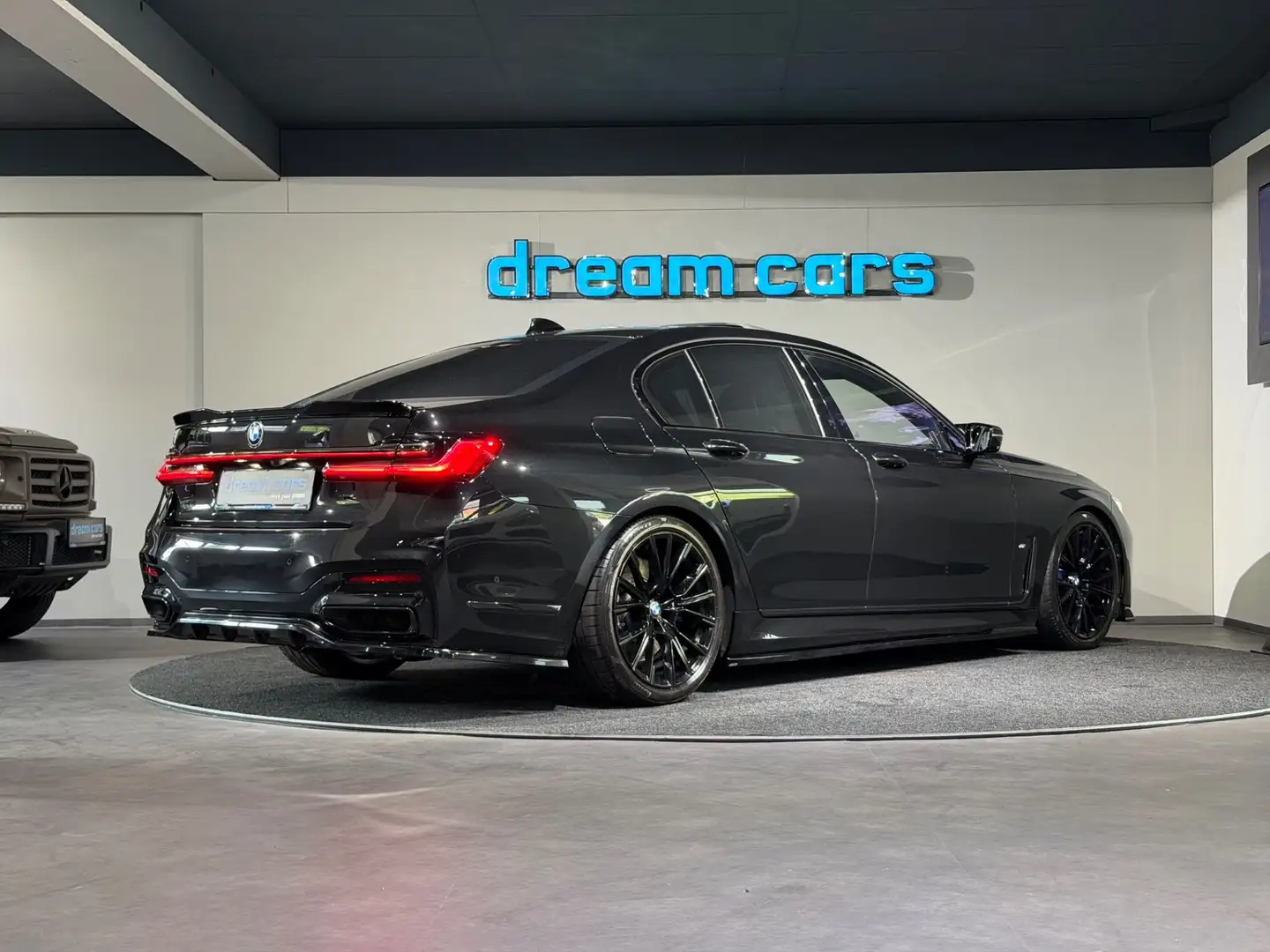 BMW 750 i xDrive Aut. M Paket / INDIVIDUAL / Vollaustattu Schwarz - 2
