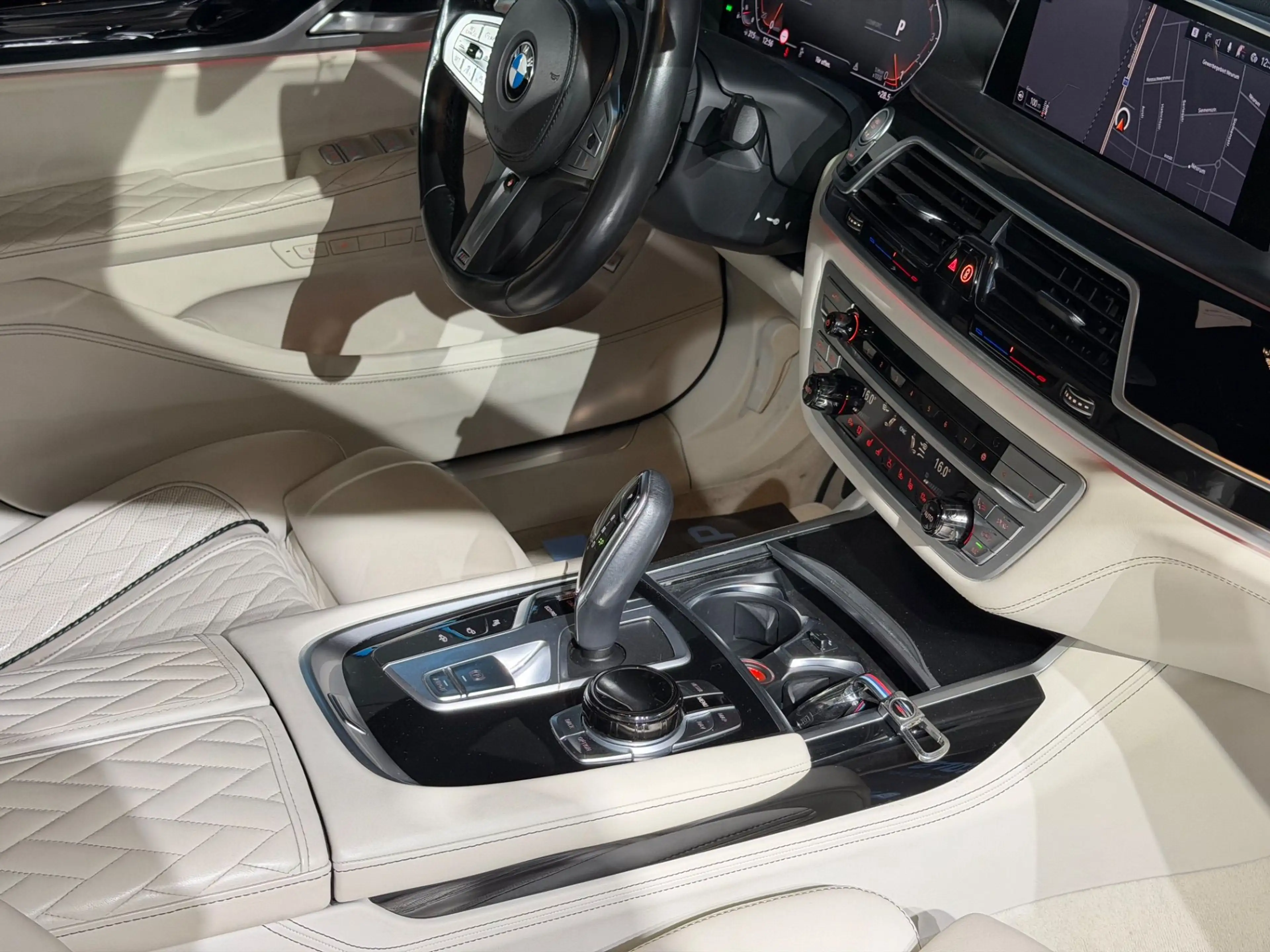 BMW 750 i xDrive Aut. M Paket / INDIVIDUAL / Vollaustattu — photo 38