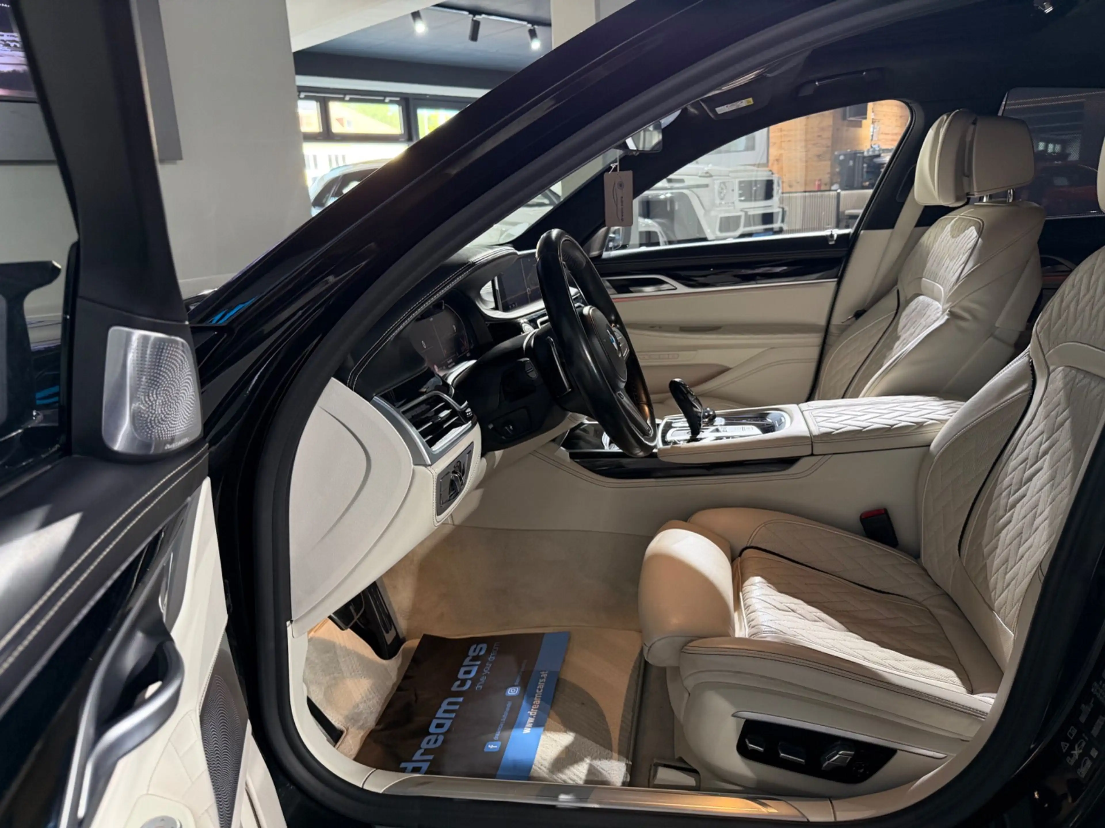 BMW 750 i xDrive Aut. M Paket / INDIVIDUAL / Vollaustattu — photo 31