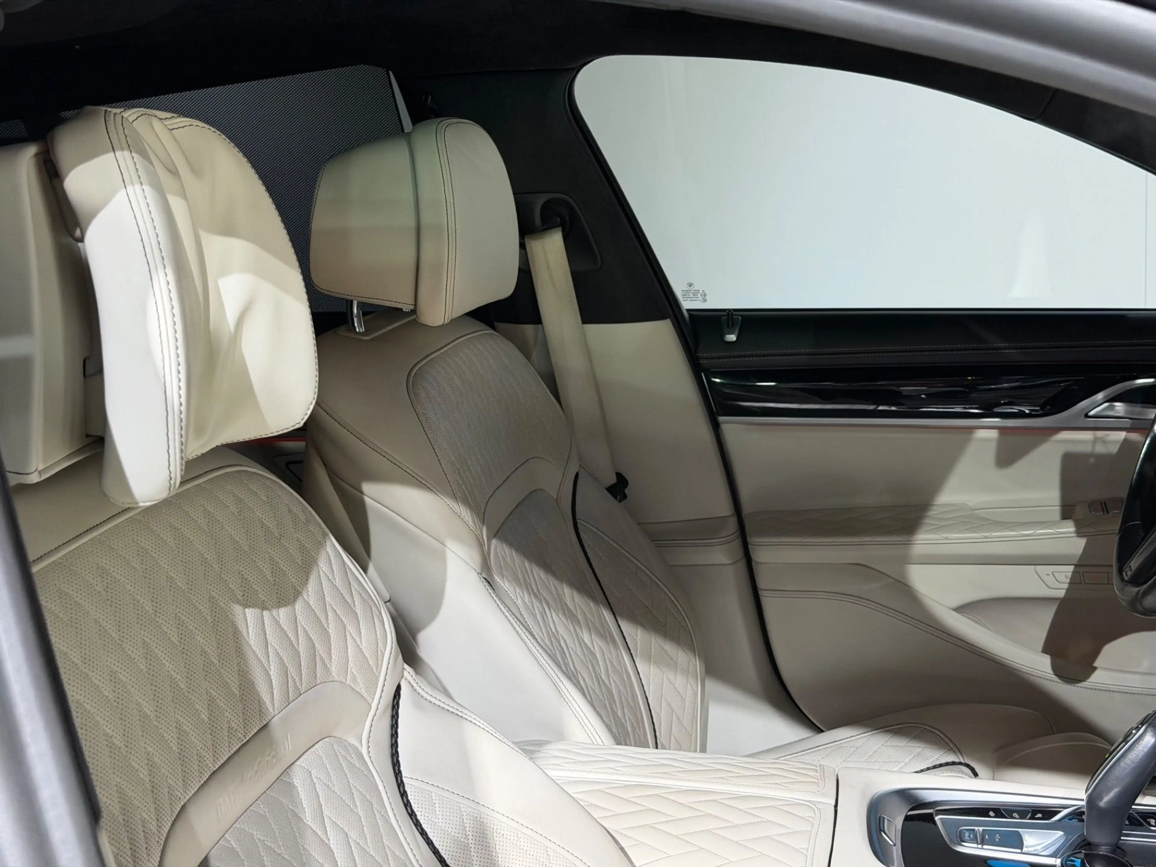 BMW 750 i xDrive Aut. M Paket / INDIVIDUAL / Vollaustattu — photo 43
