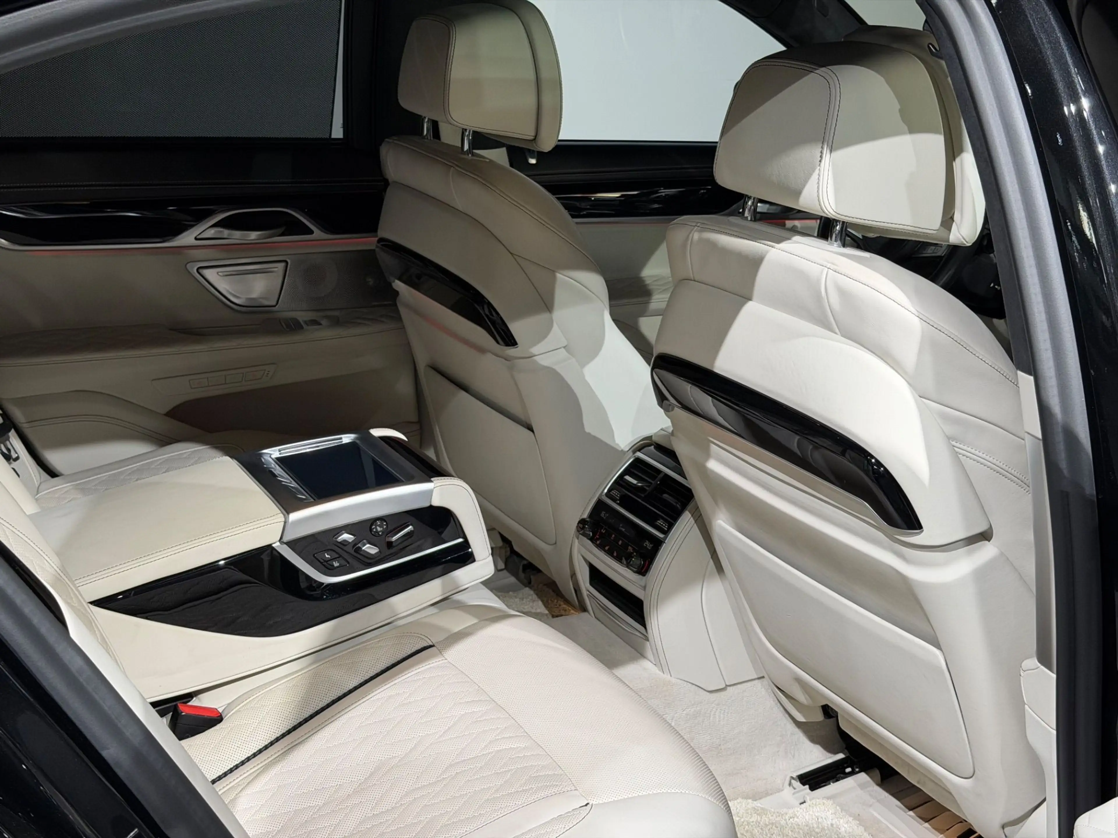 BMW 750 i xDrive Aut. M Paket / INDIVIDUAL / Vollaustattu — photo 19