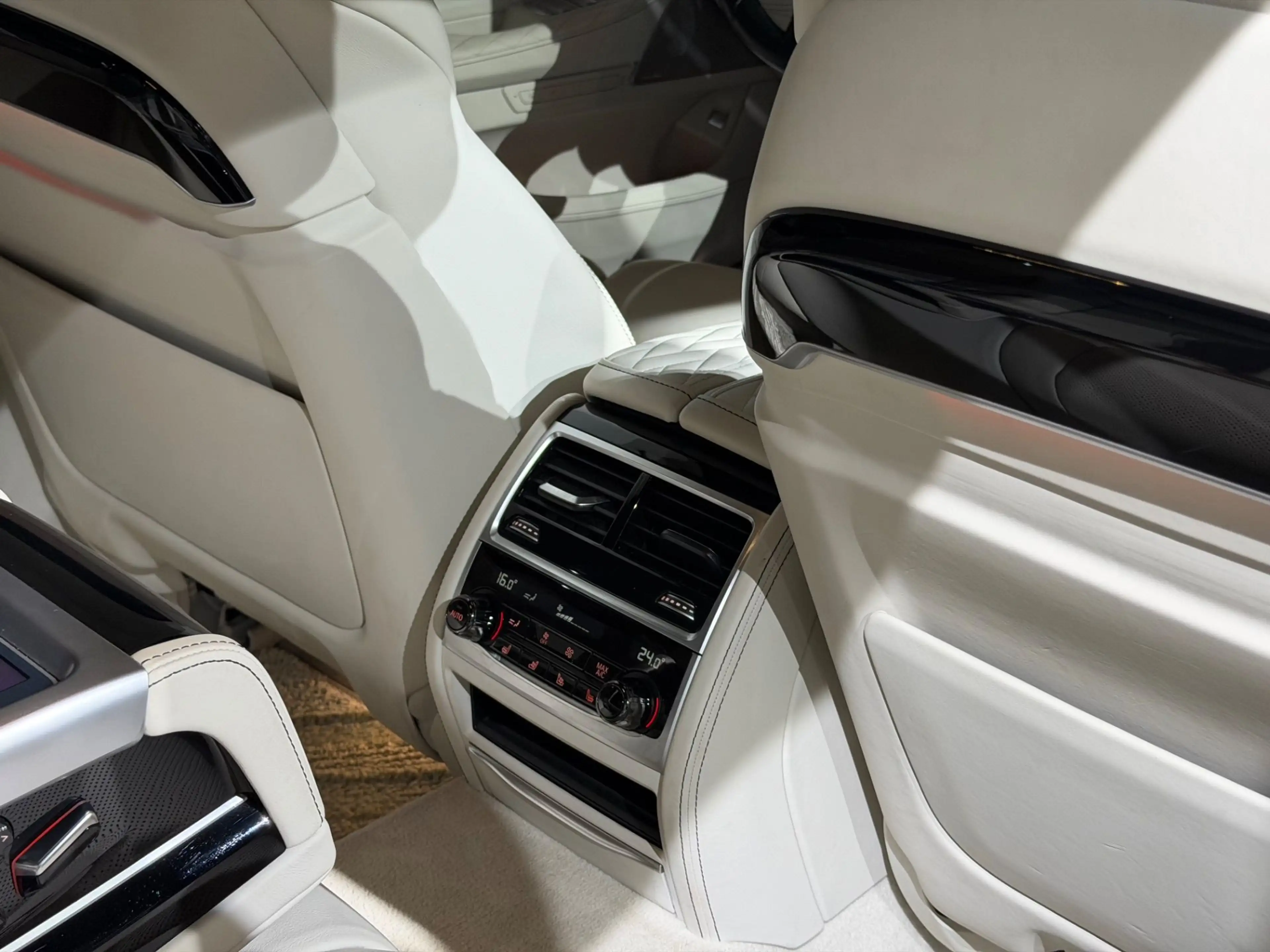 BMW 750 i xDrive Aut. M Paket / INDIVIDUAL / Vollaustattu — photo 21