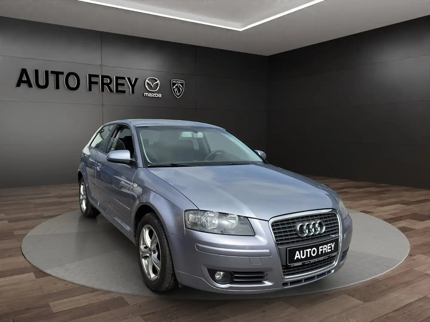 Audi A3 1.6 Attraction AHK Silber - 1