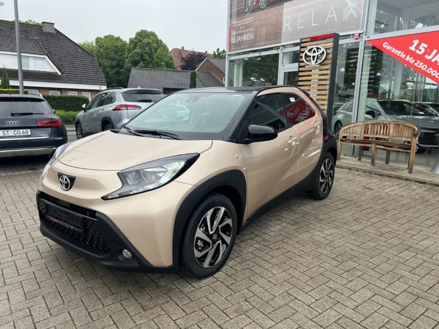 Toyota Aygo X Teamplayer Apple CarPlay DAB SHZ Spurhalteass. Fer Beige - 2