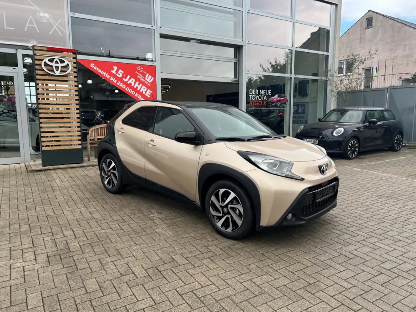 Toyota Aygo X Teamplayer Apple CarPlay DAB SHZ Spurhalteass. Fer Beige - 1