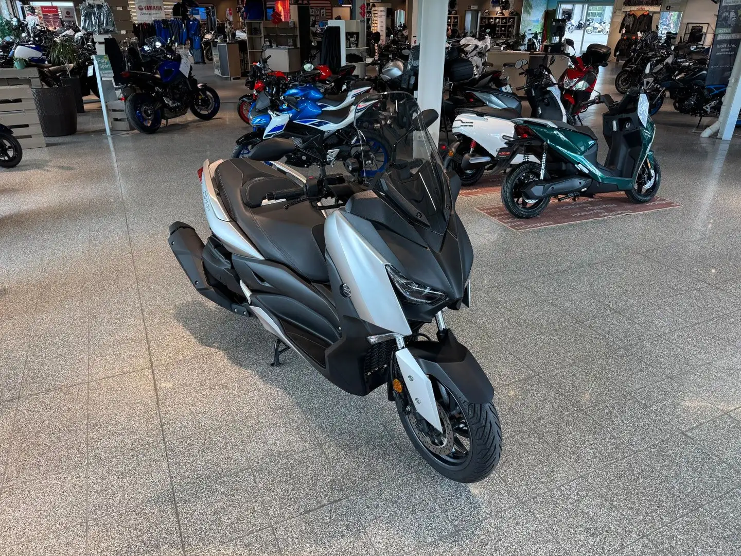 Yamaha X-Max 400 - 2