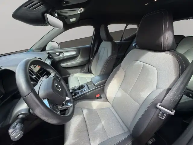Volvo XC40 view 10