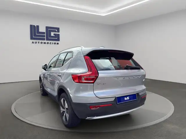 Volvo XC40 view 8